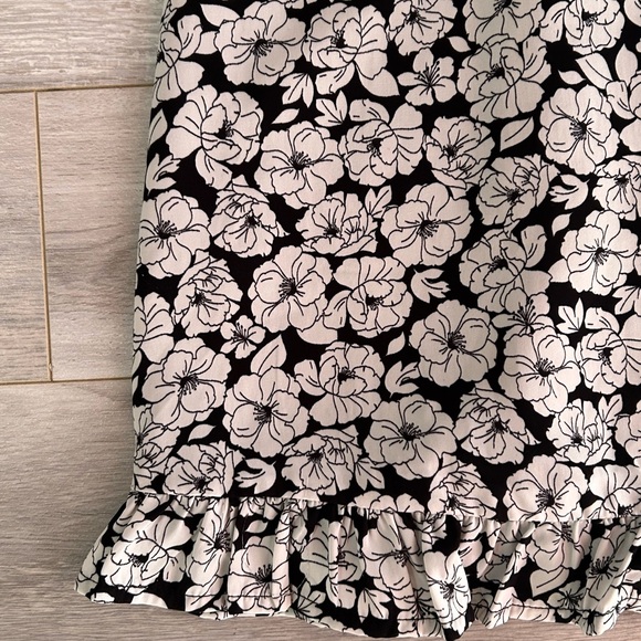 Long Sleeve Sweetheart Dress | Dynamite - Picture 7 of 8